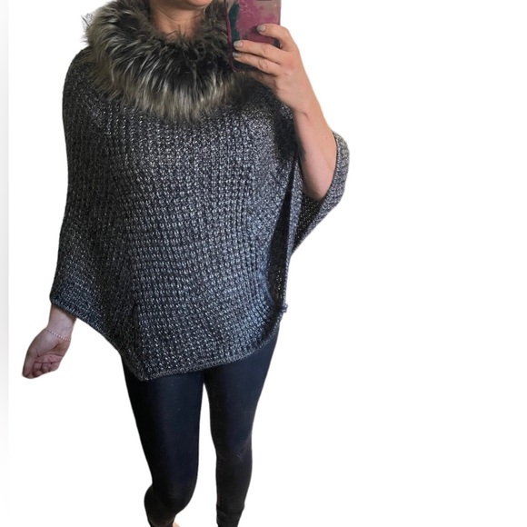 Roffe Accessories Faux fur Collar Sweater Poncho - Picture 3 of 12
